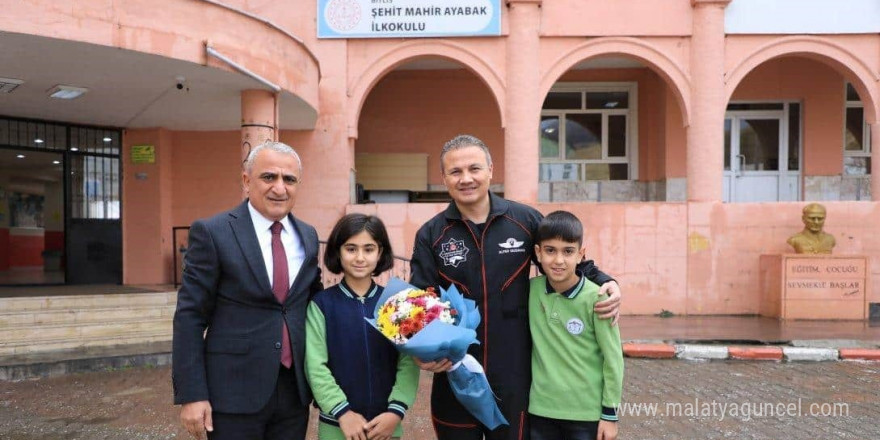 Türkiye’nin ilk astronotu Bitlis’te öğrencilerle buluştu