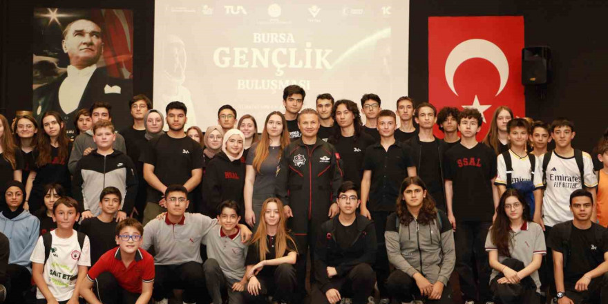 Türkiye’nin ilk astronotu Gezeravcı, Bursa’da öğrencilerle buluştu