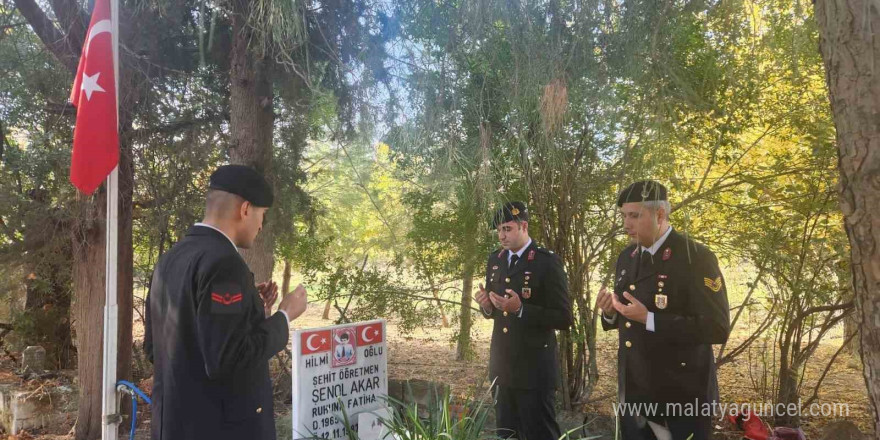 Türkiye’nin ilk şehit öğretmeni mezarı başında anıldı