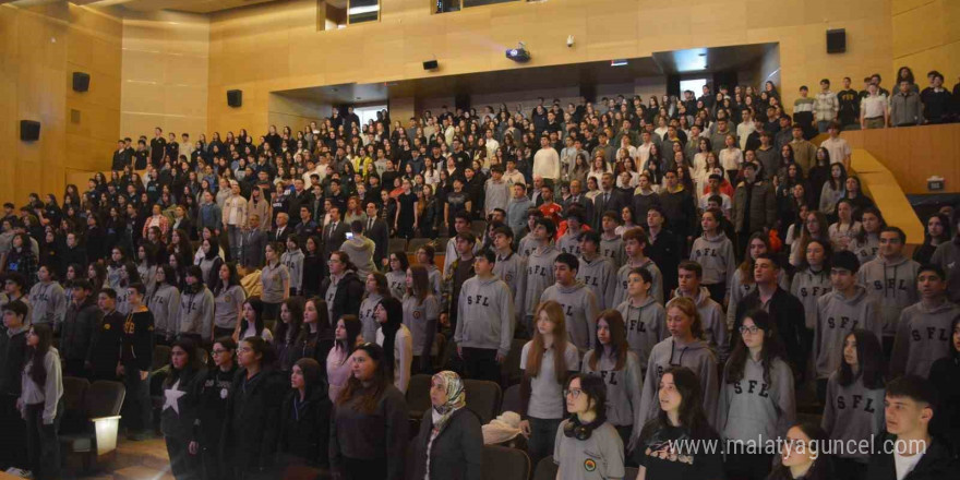 Tuva Cihangir Atasever, Sinop’ta öğrencilerle bir araya geldi