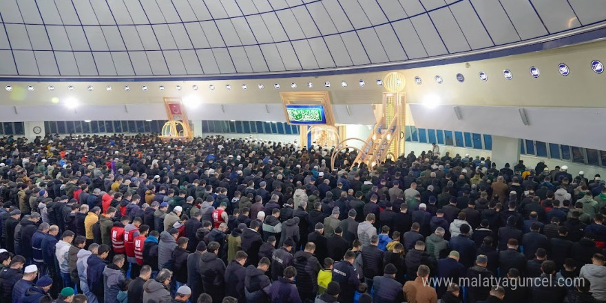 Üç ayların bereketi Terzibaba Camii’nde başladı