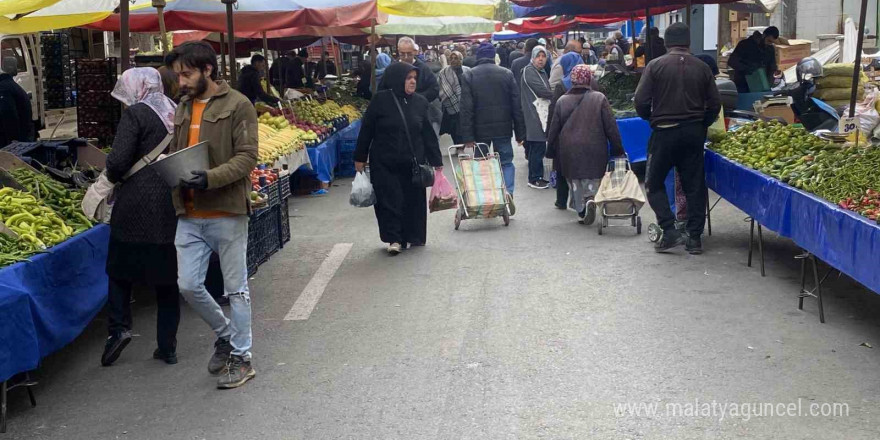 Ucuz ve lezzetli bahçe domateslerine esnaf ’Son elveda’ dedi