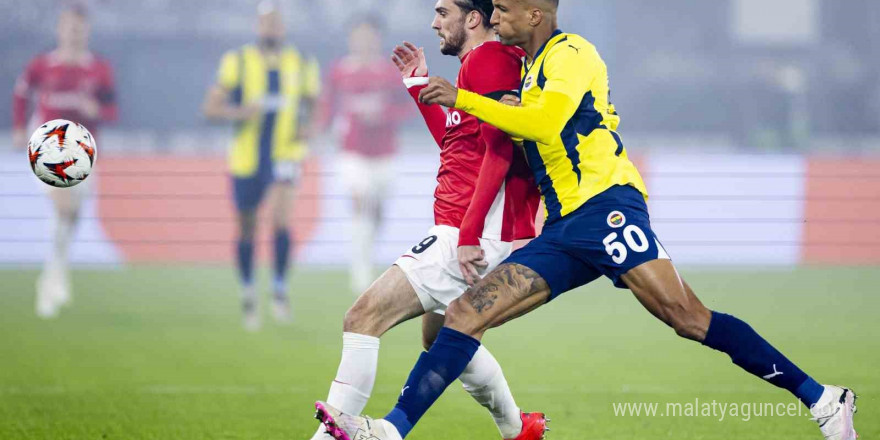 UEFA Avrupa Ligi: AZ Alkmaar: 0 - Fenerbahçe: 0 (İlk yarı)