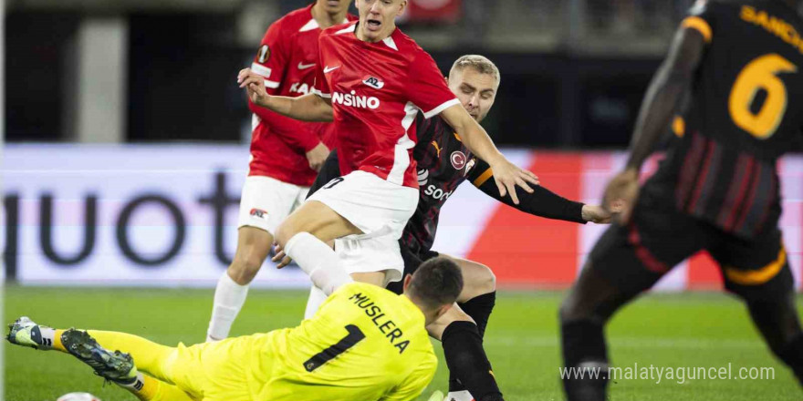 UEFA Avrupa Ligi: AZ Alkmaar: 1 - Galatasaray: 1 (İlk yarı)