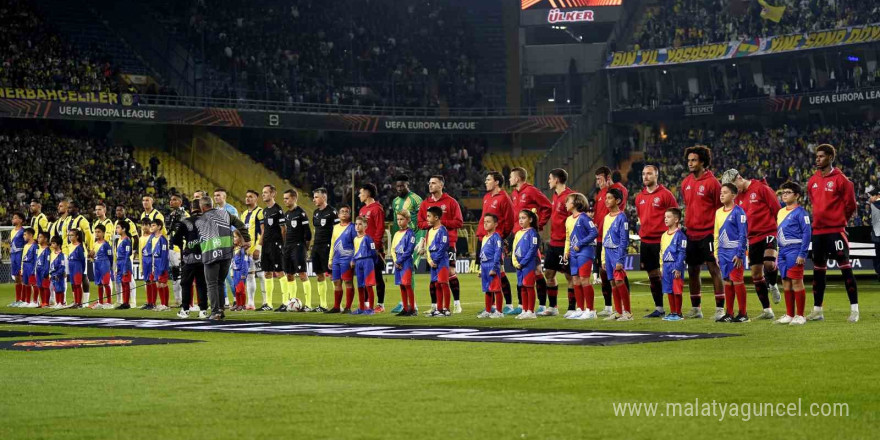 UEFA Avrupa Ligi: Fenerbahçe: 0 - Manchester United: 0 (Maç devam ediyor)