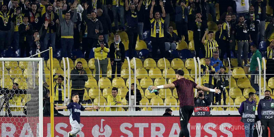 UEFA Avrupa Ligi: Fenerbahçe: 0 - Manchester United: 0 (Maç devam ediyor)