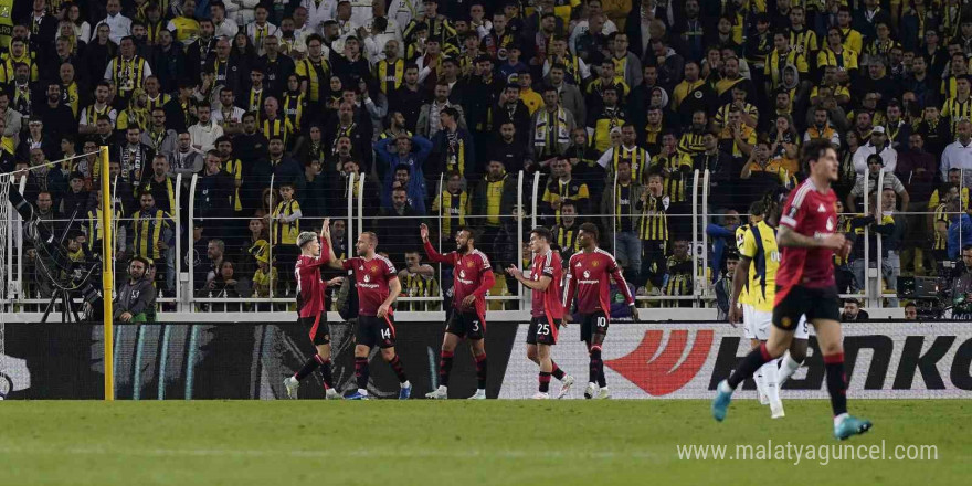 UEFA Avrupa Ligi: Fenerbahçe: 0 - Manchester United: 1 (İlk yarı)