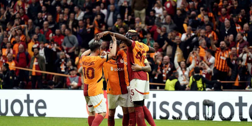 UEFA Avrupa Ligi: Galatasaray: 3 - Elfsborg: 0 (İlk yarı)