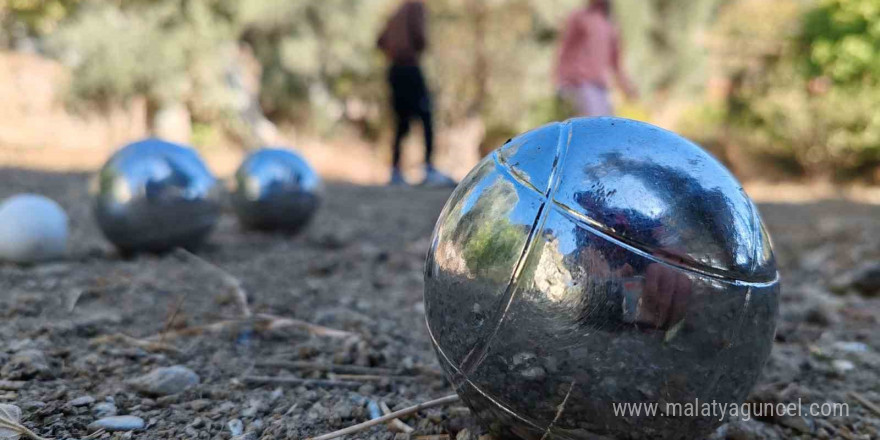 Ula’nın kırsal mahallelerinde Bocce sporuna büyük ilgi