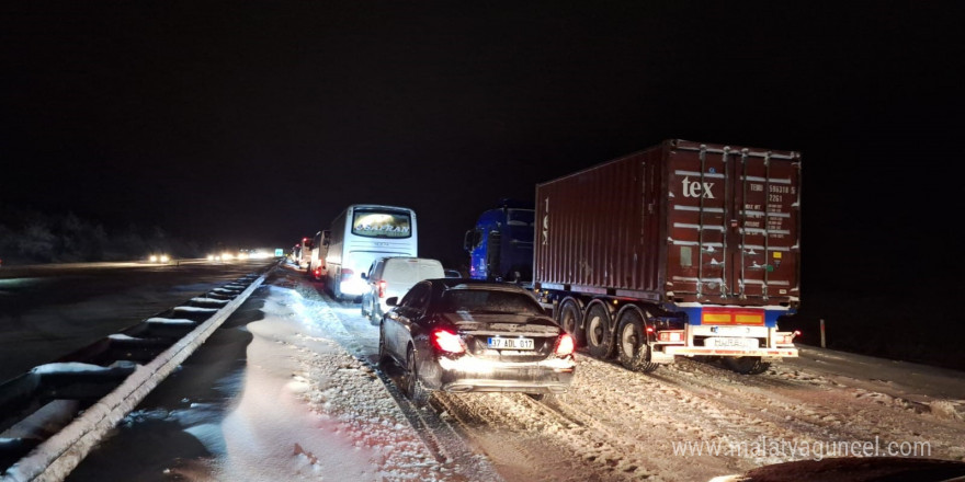 Ulaşıma kapanan D-100 karayolu 7 saat sonra açıldı