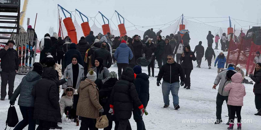 Uludağ’ın zirvesine turist akını