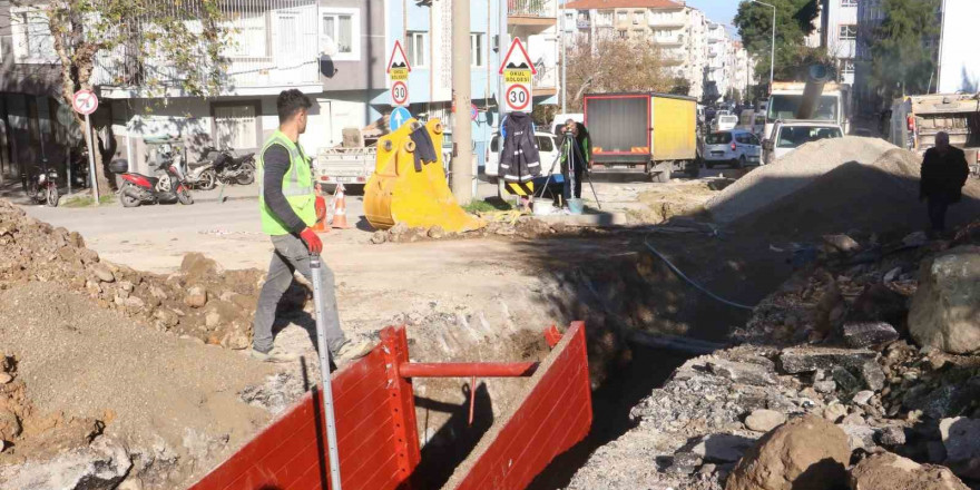 Ulutepe Caddesi’nin yağmur suyu hattında ilk kazma vuruldu