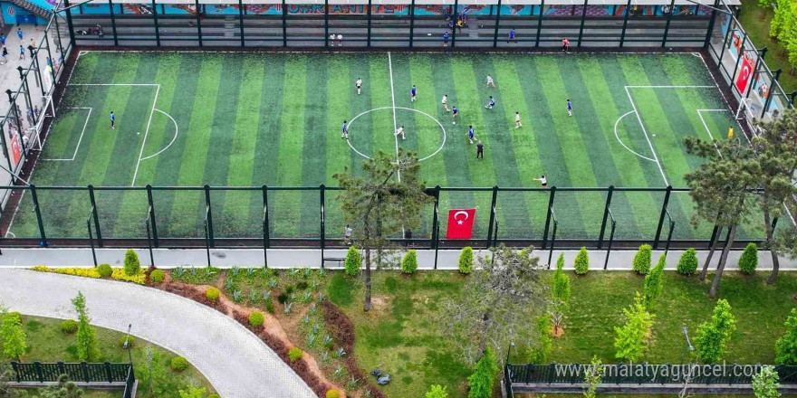 Ümraniye’de spora büyük yatırım: 93 yeni saha hizmete sunuldu