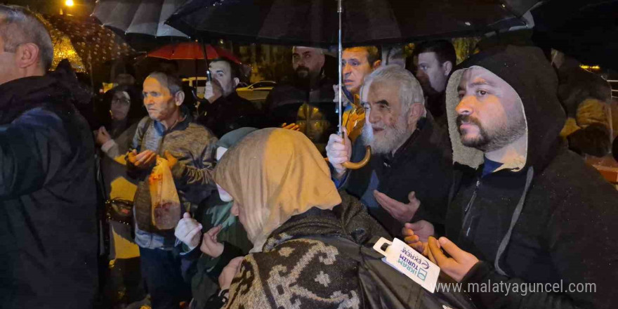 Umre kafilesi dualarla kutsal topraklara uğurlandı