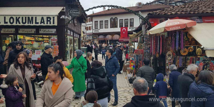 UNESCO kenti Safranbolu yılbaşı panayırıyla hareketlendi