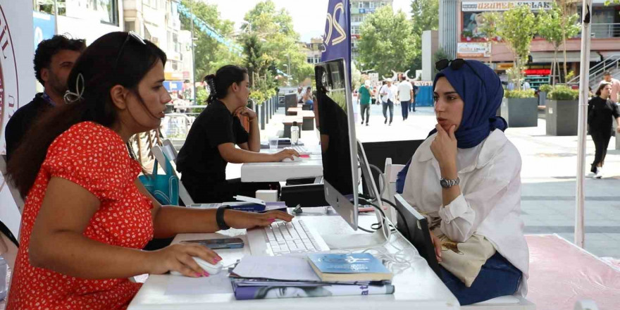 Üniversite adayları için ücretsiz danışmanlık desteği