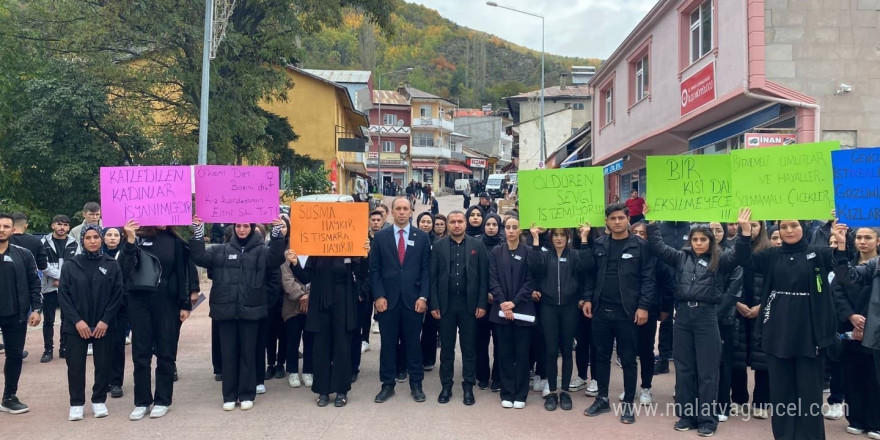 Üniversite öğrencileri kadına yönelik şiddete tepki gösterdi