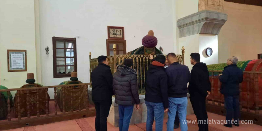 Üniversite öğrencilerinden cami ziyareti