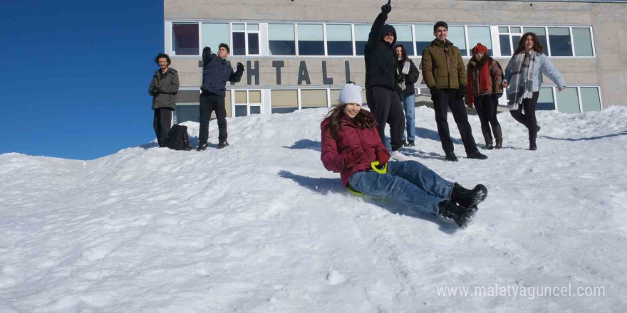 Üniversite sınavına hazırlanan öğrenciler, teleferikle stres attı