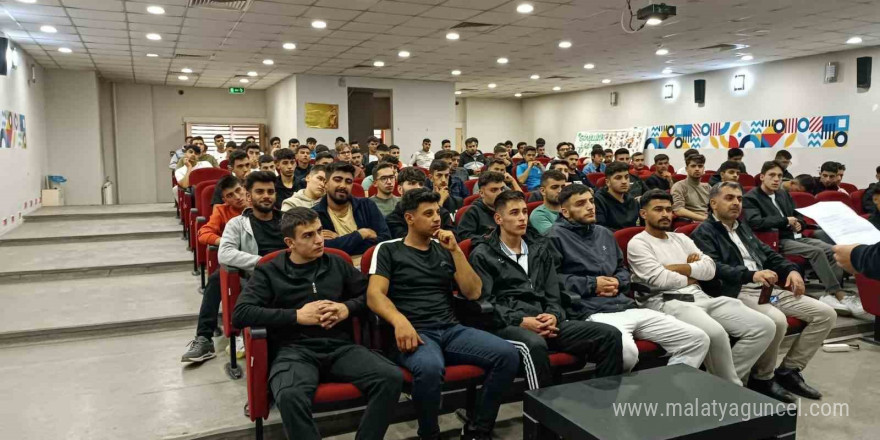 Üniversite yurdunda  'Üniversite ve Yurt Yaşamına Uyum' semineri düzenlendi