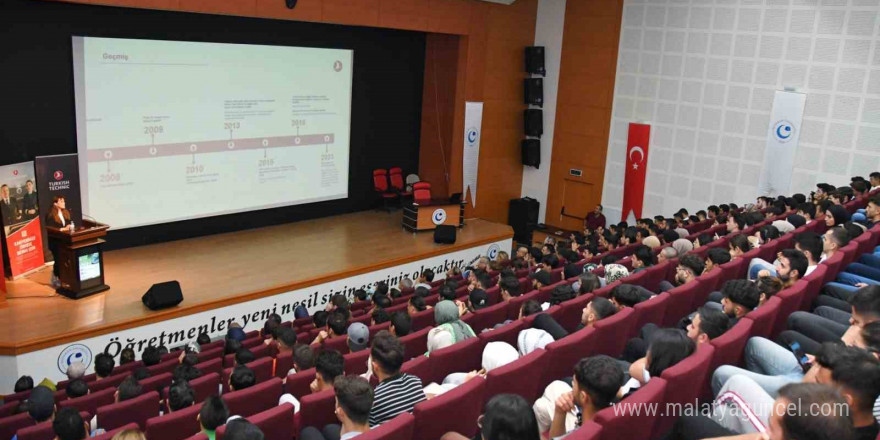 Üniversitede ’Uçuş ve Ötesi’ başlıklı söyleşi programı düzenlendi