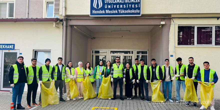 Üniversiteli öğrencilerden çevre temizliği