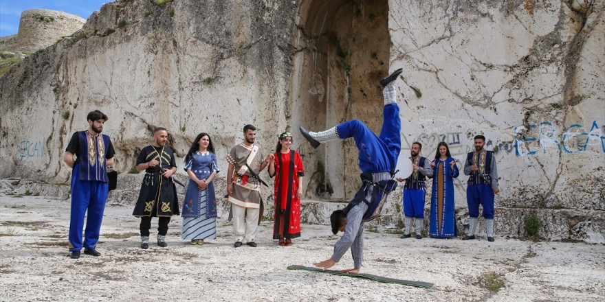 Urartuların kalesinde Urartu konulu oyun sahnelendi