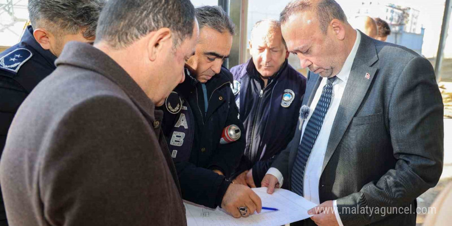 Uşak Belediyesi kent genelinde farklı noktalarda çalışmalarını sürdürüyor