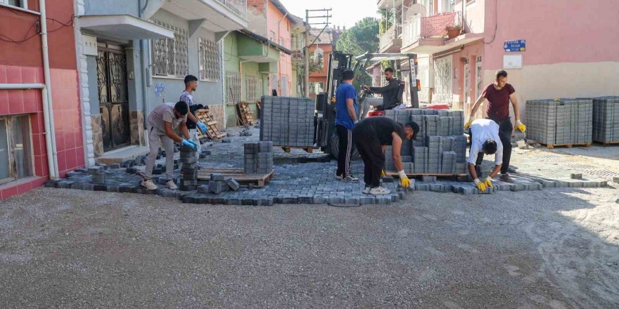 Uşak Belediyesi üstyapı çalışmalarını yoğunlaştırdı