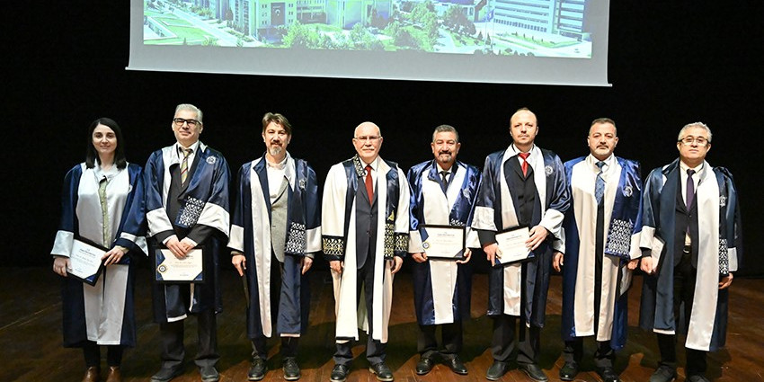 Uşak Üniversitesinde akademik yükselme ve ödül töreni düzenlendi