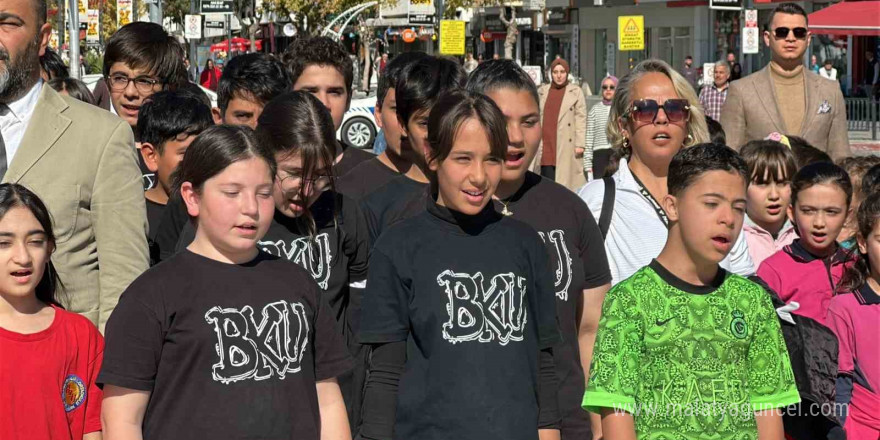 Uşak’ta 29 Ekim kutlamaları çelenk töreniyle başladı