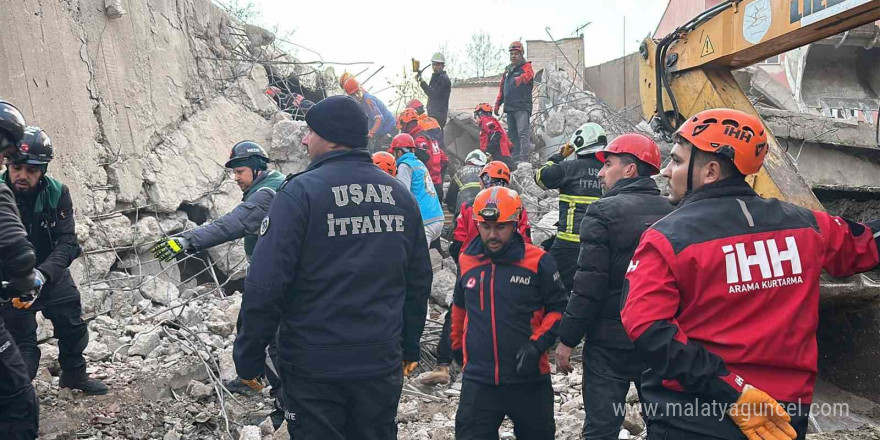 Uşak’ta enkaz altında kalan iş makinesi operatörünün cansız bedenine ulaşıldı