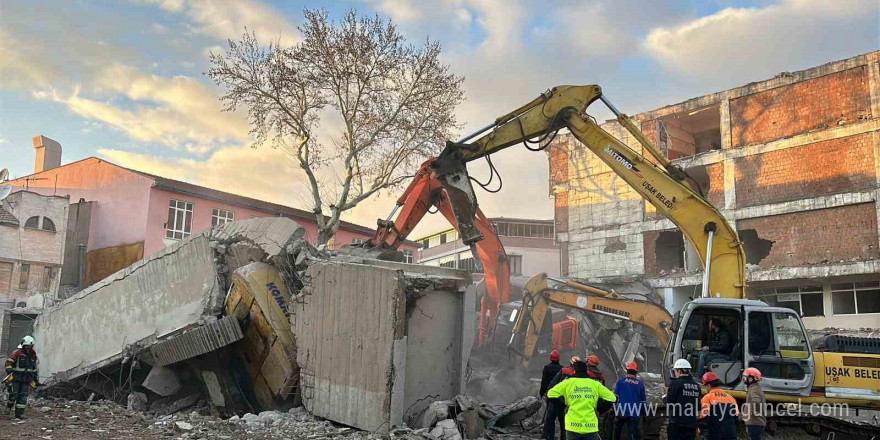 Uşak’ta enkaz altında kalan iş makinesi operatörünün cansız bedenine ulaşıldı