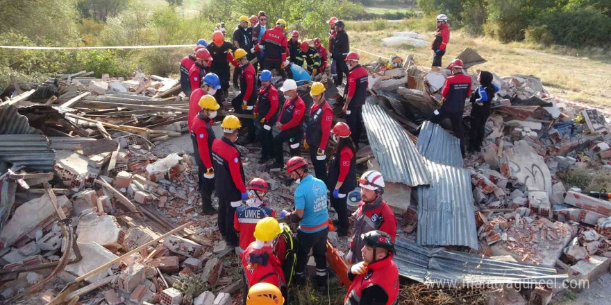 Uşak’ta gerçeğini aratmayan deprem tatbikatı