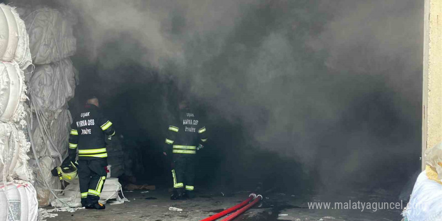 Uşak’ta tekstil fabrikasında çıkan yangın söndürüldü