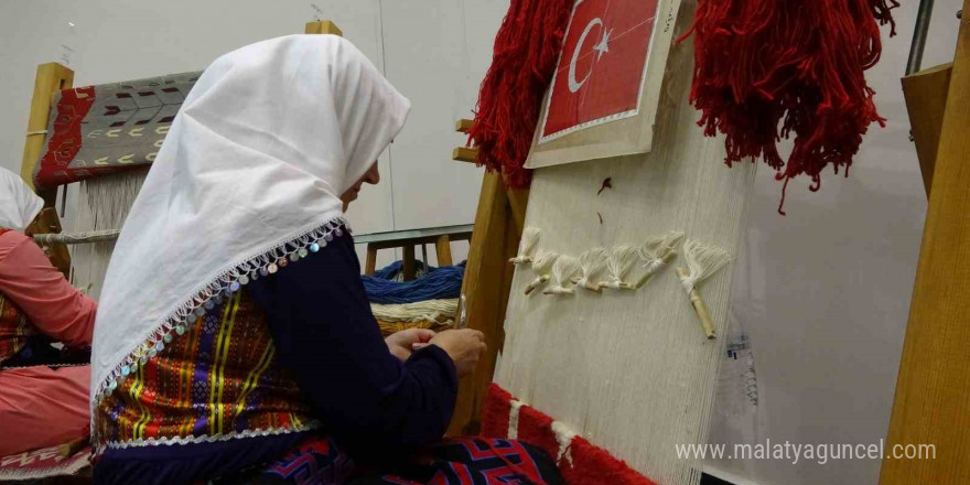 Uşak’ta 'Türk Düğümlü Halılar Atlası' projesi semineri gerçekleşti