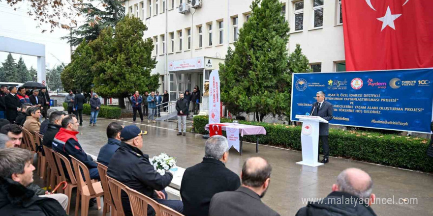 Uşak’ta yetiştiricilere 500 adet Eşme koyunu dağıtıldı