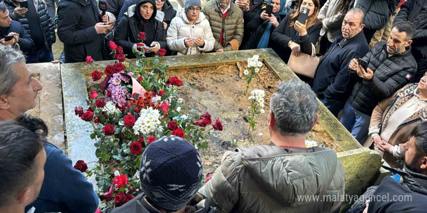 Usta sanatçı Ferdi Tayfur’un sevenleri kabrine akın etti