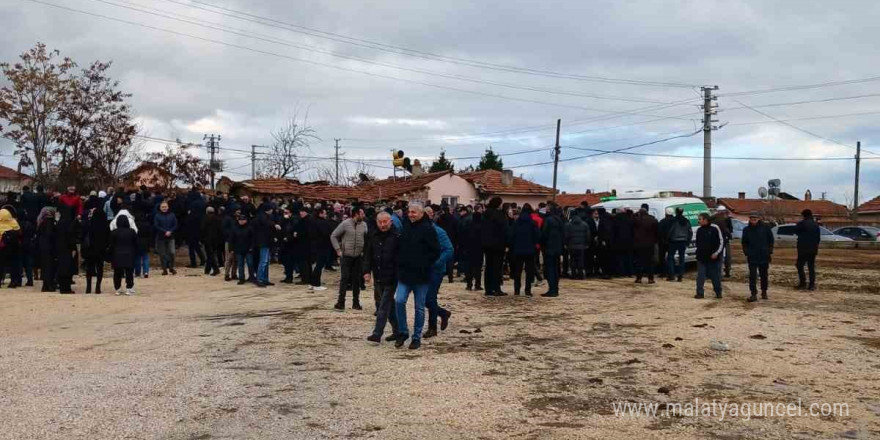 Usta sanatçı Özdemir Şenova son yolculuğuna uğurlandı