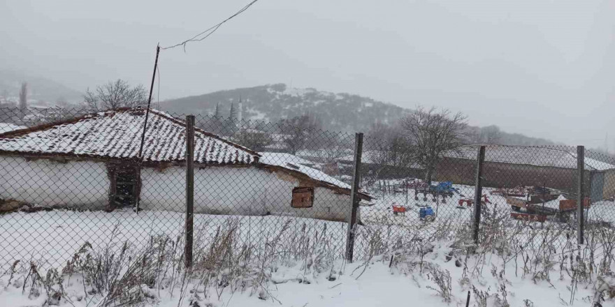 Uyarılar gerçeğe dönüştü: Edirne’de kar yağışı başladı