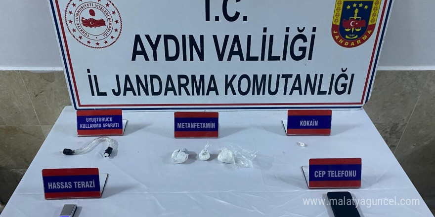 Uyuşturucu ile taksiye binen kadın, jandarmadan kaçamadı