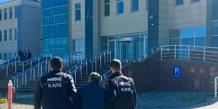 Uyuşturucu ticaretinden 17 hapis cezası vardı: Polis kıskıvrak yakaladı