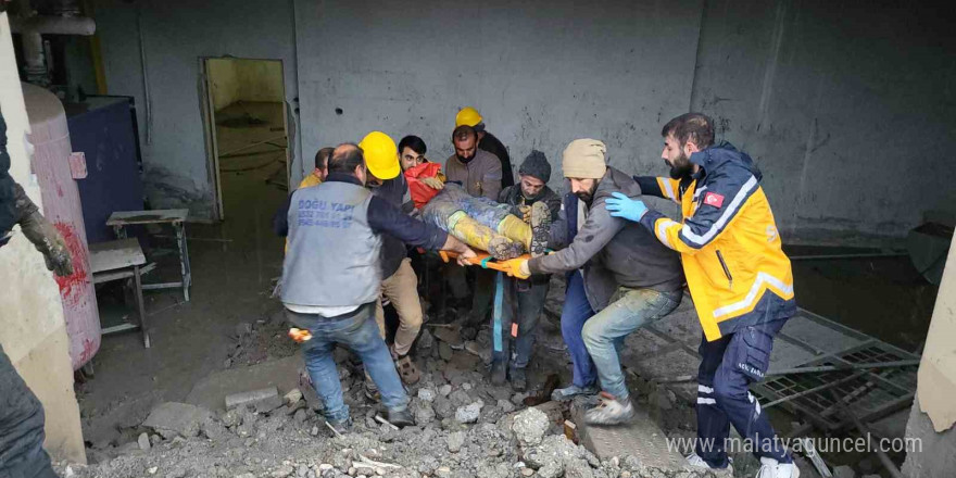 Üzerine duvar devrilen işçi yaralandı