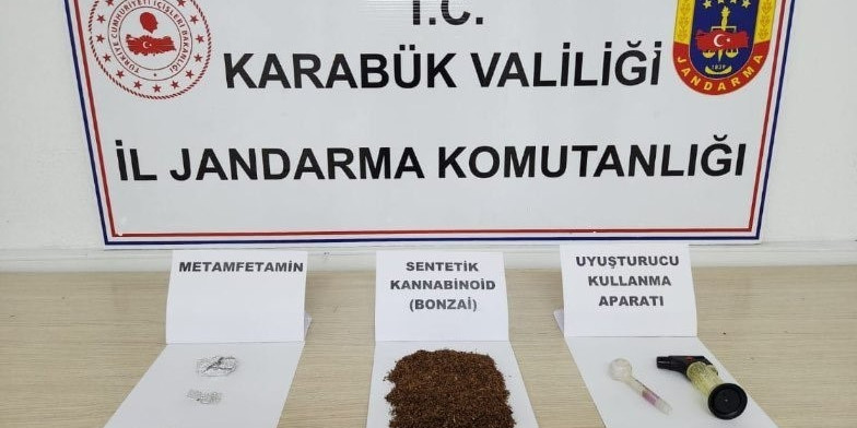 Üzerlerinde uyuşturucu çıkan 3 kişi gözaltına alındı