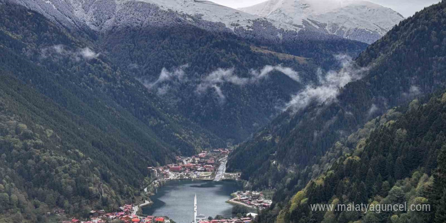 Uzungöl’ün yüksekleri beyaz örtüyle kaplandı