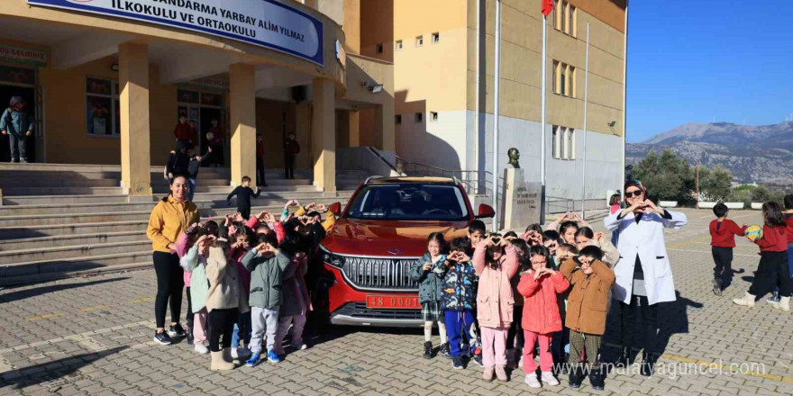 Vali Akbıyık çocukların TOGG talebini geri çevirmedi