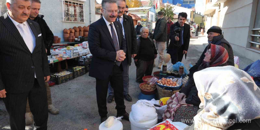 Vali Aksoy, semt pazarını ziyaret etti