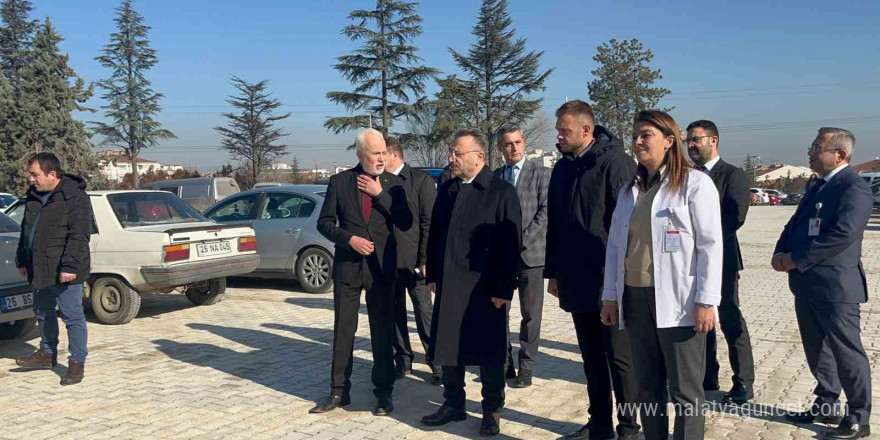 Vali Aksoy Yunus Emre Devlet Hastanesi’nin yeni otoparkını inceledi