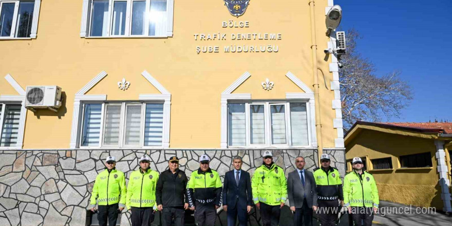 Vali Aktaş, çevik kuvvet ve bölge trafik ekiplerini ziyaret etti