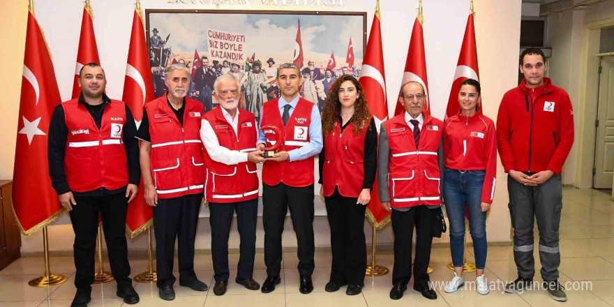 Vali Aktaş, hayırlı olsun ziyaretlerini kabul etti